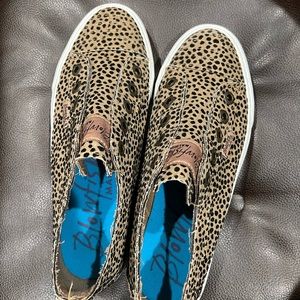 8 1/2 blowfish fashion sneaker